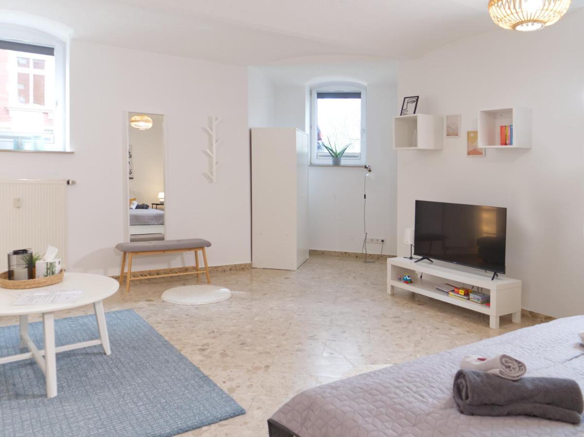 Bohnapartments Elisa - Wohlfuehlapartment Mit 2 Gratis Parkplaetzen Und 3 Schlafzimmern - Wlan - Vollausstattung Erfurt Zewnętrze zdjęcie