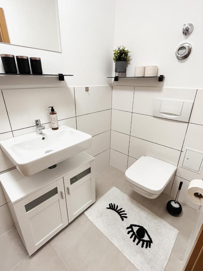 Bohnapartments Elisa - Wohlfuehlapartment Mit 2 Gratis Parkplaetzen Und 3 Schlafzimmern - Wlan - Vollausstattung Erfurt Zewnętrze zdjęcie