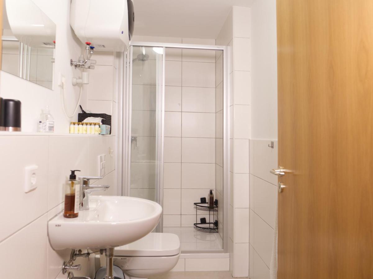 Bohnapartments Elisa - Wohlfuehlapartment Mit 2 Gratis Parkplaetzen Und 3 Schlafzimmern - Wlan - Vollausstattung Erfurt Zewnętrze zdjęcie