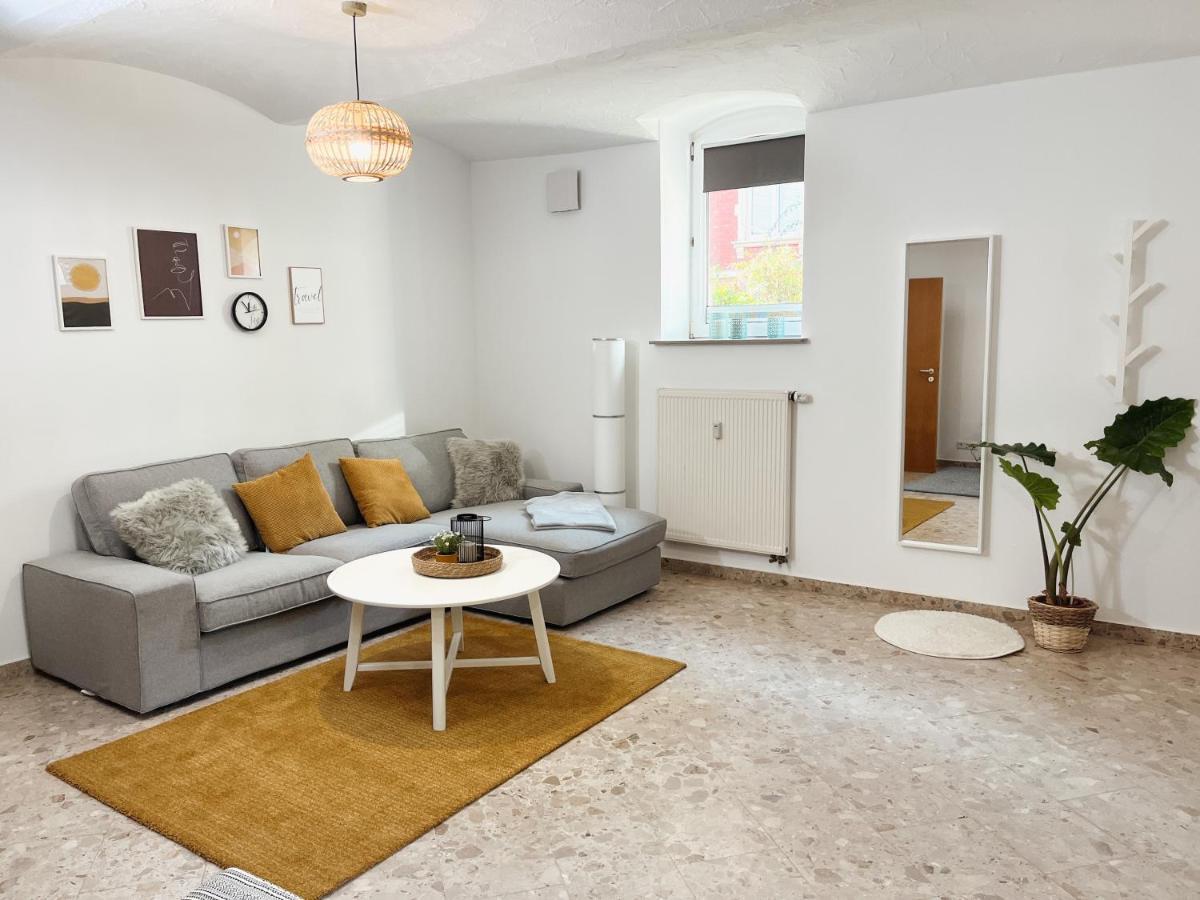 Bohnapartments Elisa - Wohlfuehlapartment Mit 2 Gratis Parkplaetzen Und 3 Schlafzimmern - Wlan - Vollausstattung Erfurt Zewnętrze zdjęcie
